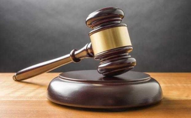 पक्ष में फैसला कराने हेतु 5000रू. की रिश्वत लेने वाले अपर कलेक्टर के रीडर को 04 वर्ष का सश्रम कारावास