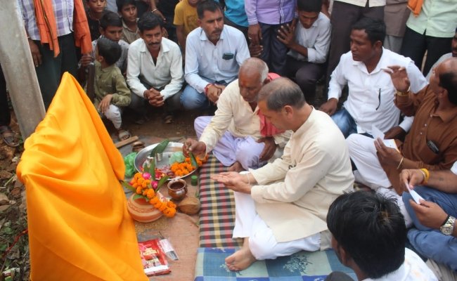 लाडली बहनों को सरकार देगी 450 रूपये में गैस सिलेण्‍डर- सखलेचा,मंत्री श्री सखलेचा ने किया 1.63 करोड की लुहारिया चुण्‍डावत से आलोरी सडक का भूमिपूजन